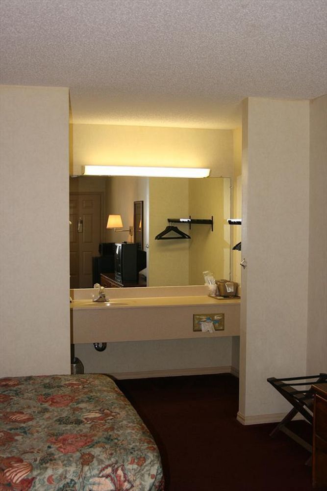 Swiss Village Inn Eureka Springs Room photo
