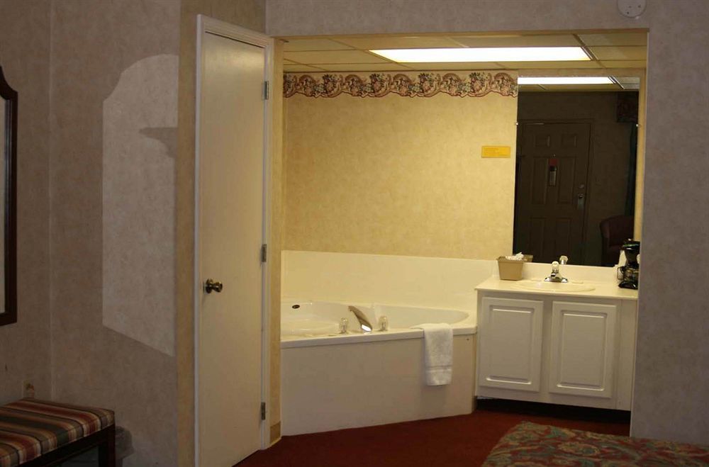 Swiss Village Inn Eureka Springs Room photo