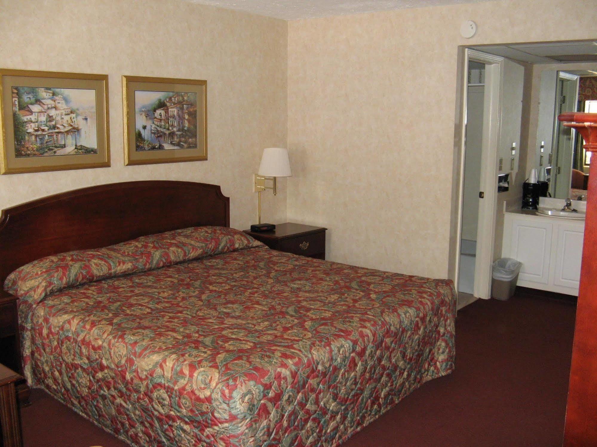 Swiss Village Inn Eureka Springs Room photo
