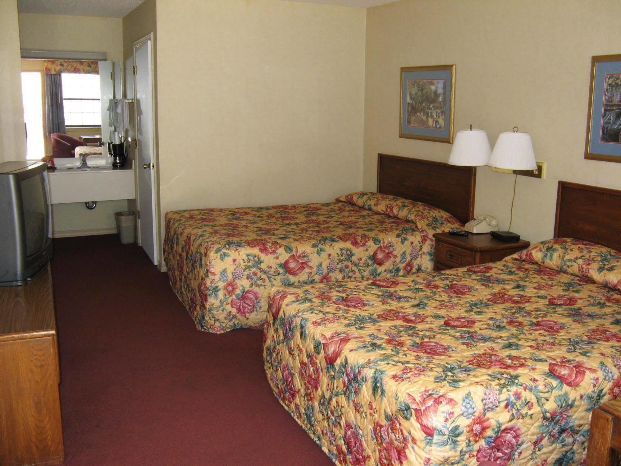 Swiss Village Inn Eureka Springs Room photo