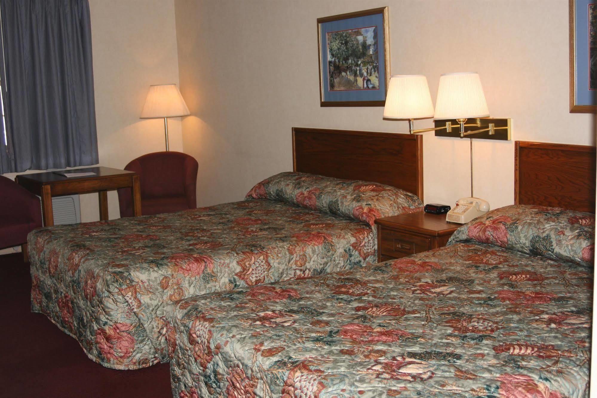 Swiss Village Inn Eureka Springs Room photo